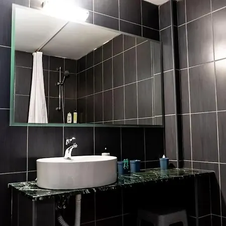 Penthouse Wt Private Patio 1st Floor 3 65sqm Apartment *