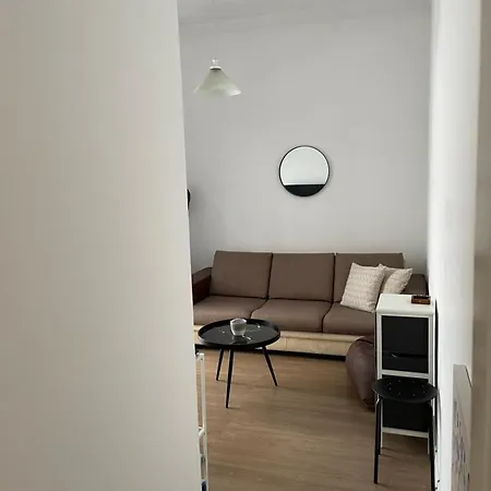 Penthouse Wt Private Patio 1st Floor 3 65sqm Apartment