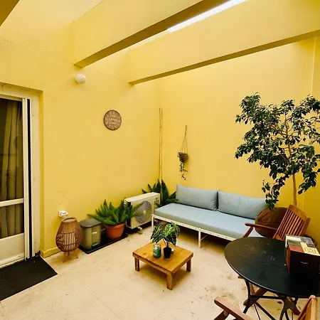 Penthouse Wt Private Patio 1st Floor 3 65sqm Apartment